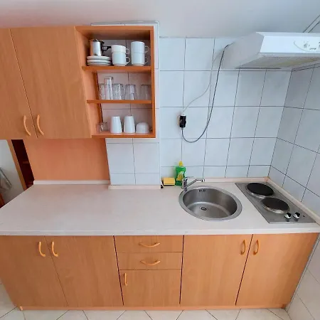 Neva & Neva House 公寓 *