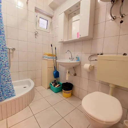 Neva & Neva House 公寓