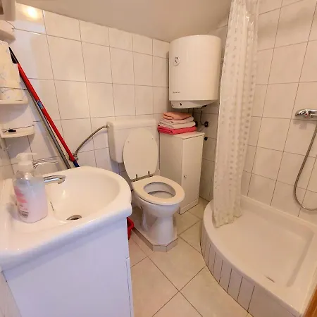 Neva & Neva House 公寓 *