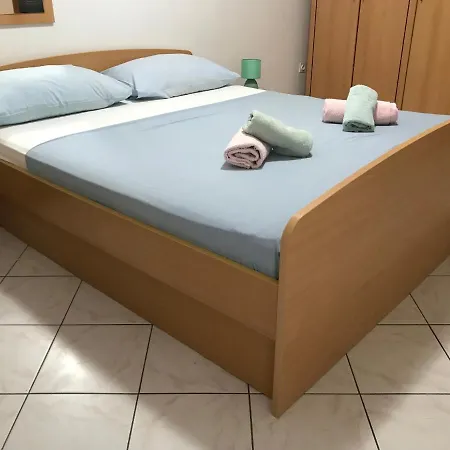 Neva & Neva House 公寓 *