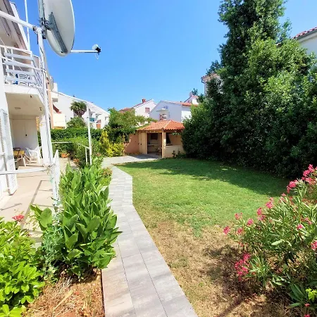 公寓 Neva & Neva House