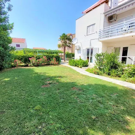 Neva & Neva House * Srima