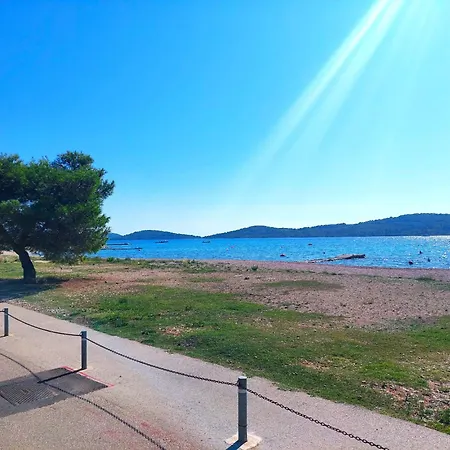 公寓 Neva & Neva House