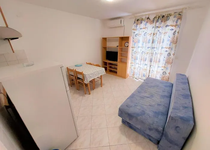 Neva & Neva House * Srima