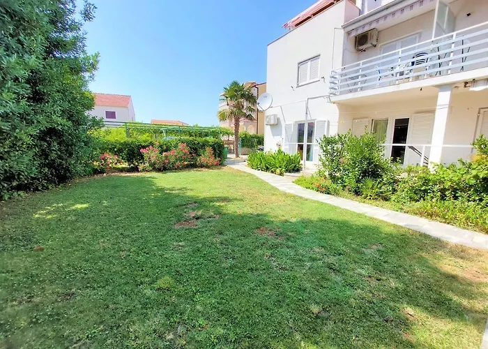 Neva & Neva House * Srima